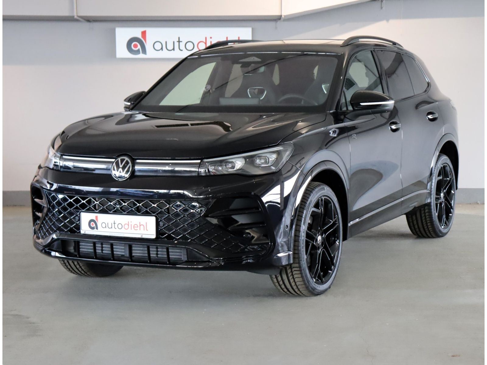 Volkswagen Tiguan 2025 г. Чёрный, пробег 27131 км
