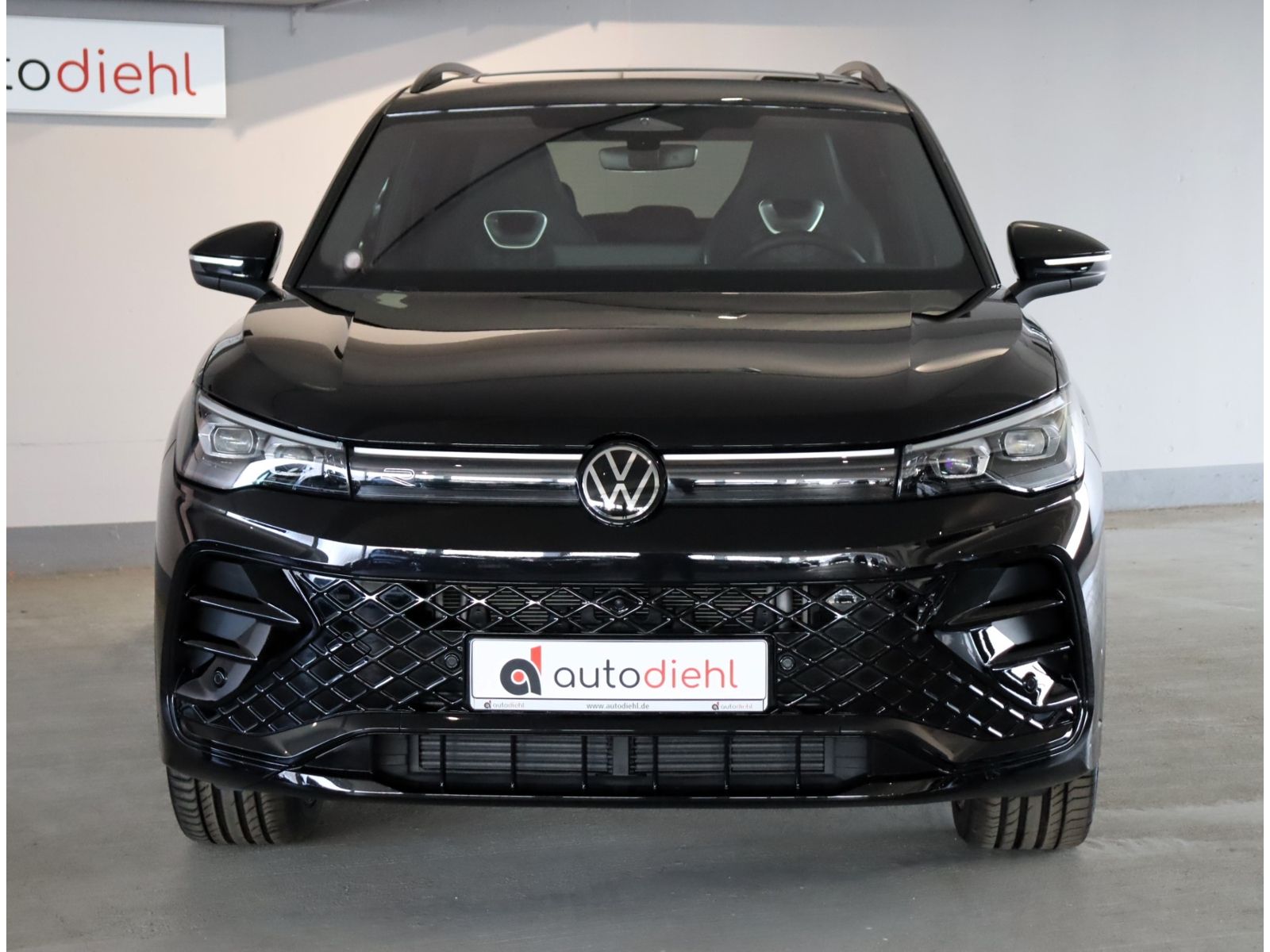 Volkswagen Tiguan 2025 г. Чёрный, пробег 27131 км