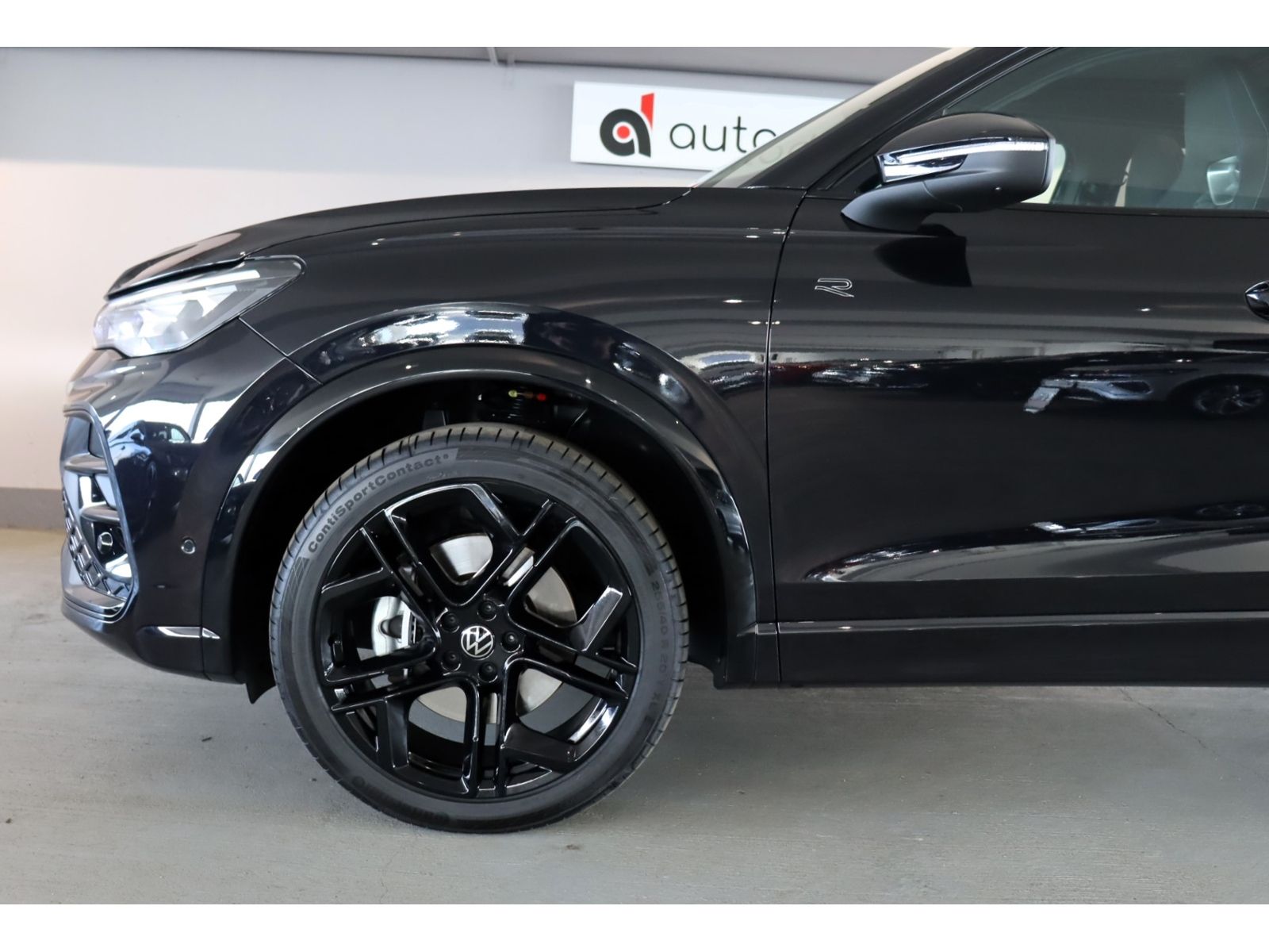 Volkswagen Tiguan 2025 г. Чёрный, пробег 27131 км