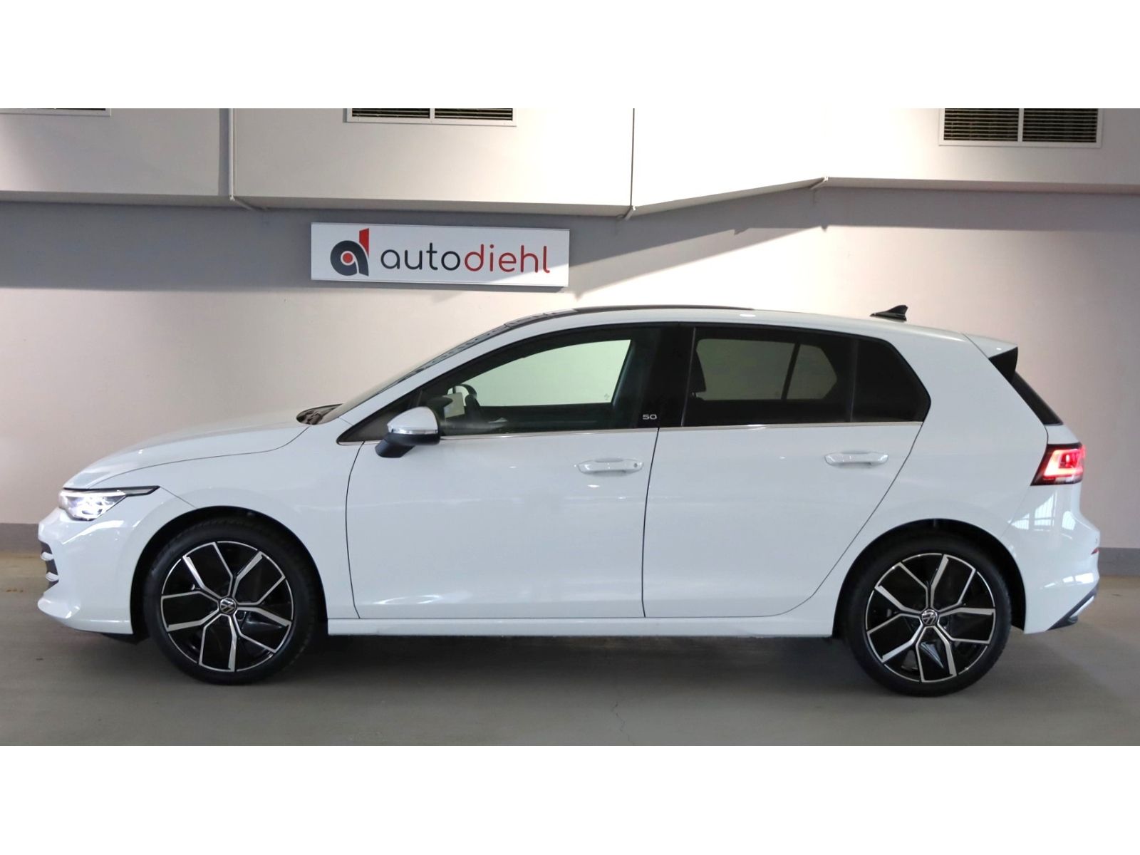 Volkswagen Golf 2025 г. Белый, пробег 19691 км