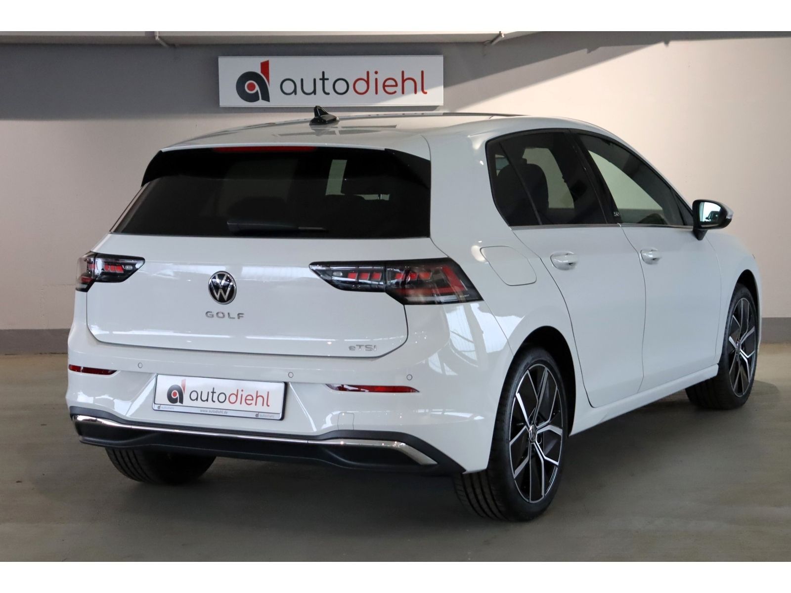 Volkswagen Golf 2025 г. Белый, пробег 19691 км
