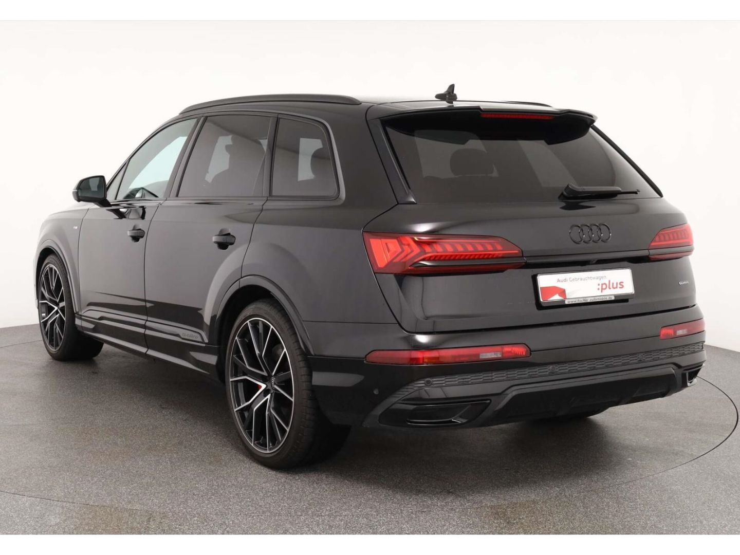 Audi Q7 2023 г. Чёрный, пробег 32709 км