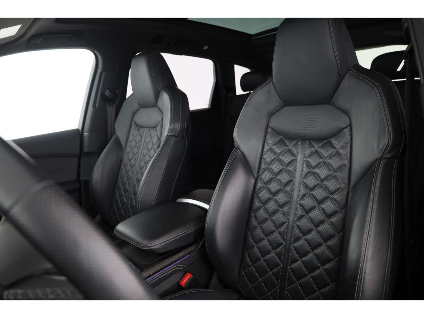 Audi Q7 2023 г. Чёрный, пробег 32709 км