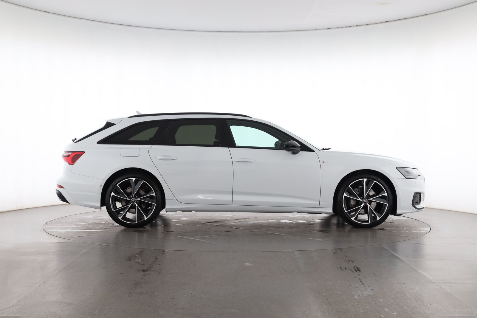 Audi A6 2022 г. Белый, пробег 36381 км