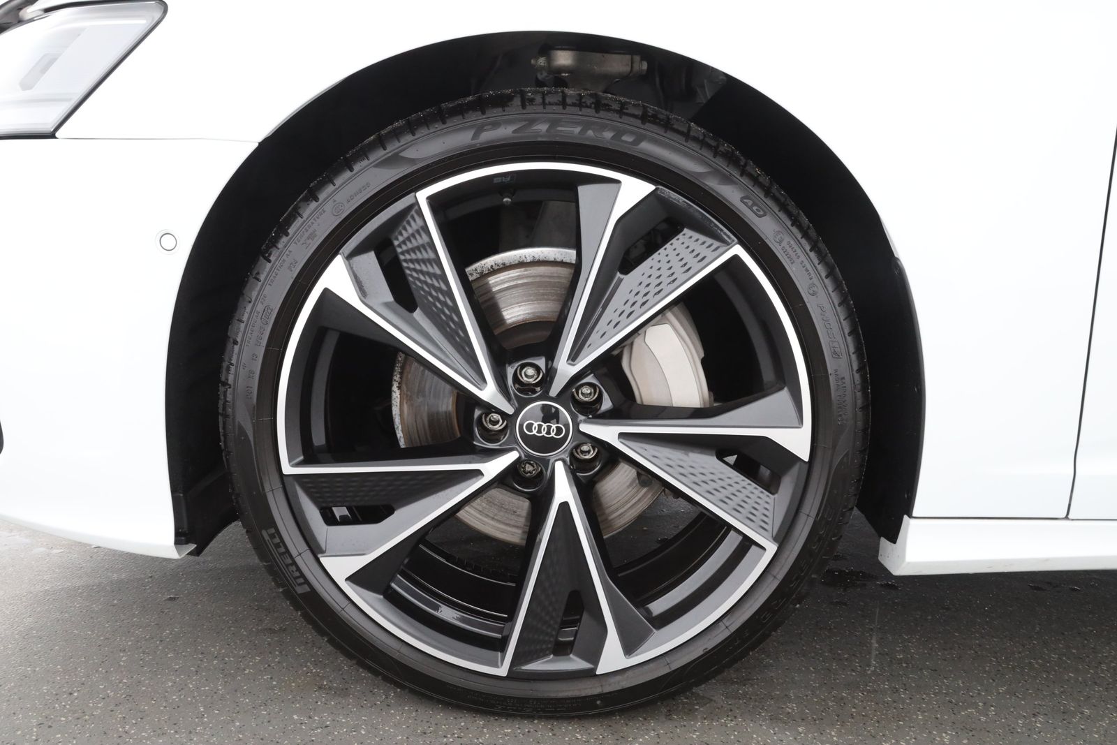 Audi A6 2022 г. Белый, пробег 36381 км