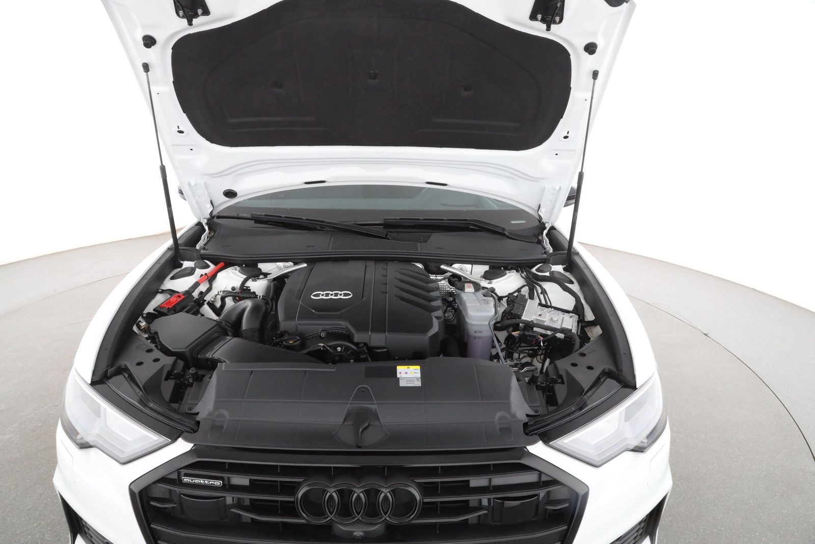 Audi A6 2022 г. Белый, пробег 36381 км