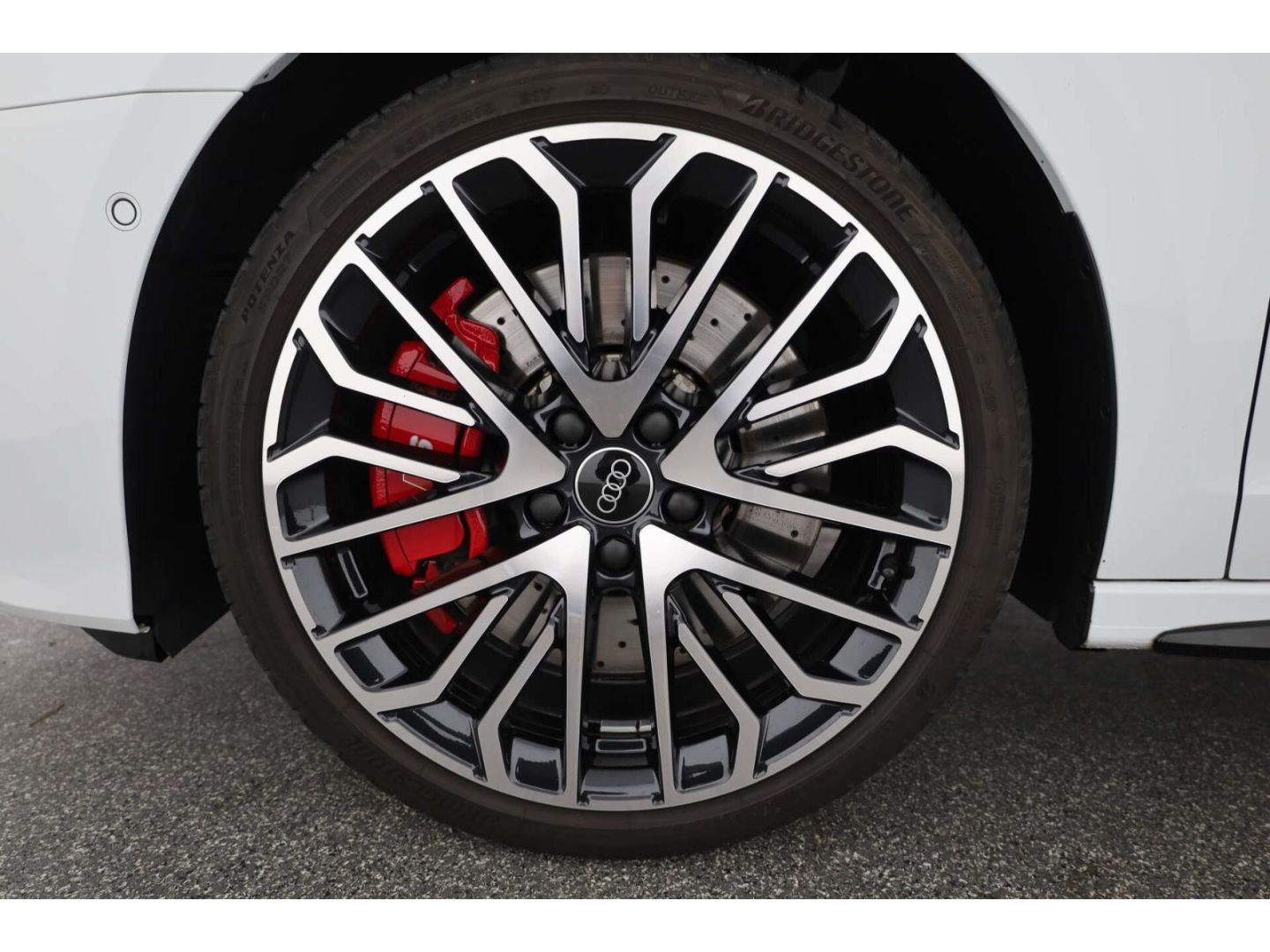Audi S3 2024 г. Белый, пробег 33297 км