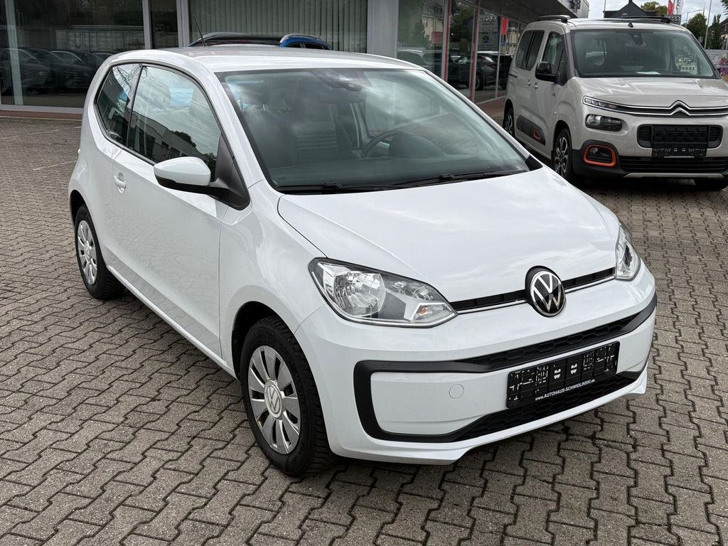 Volkswagen up! 2023 г. Белый, пробег 44000 км