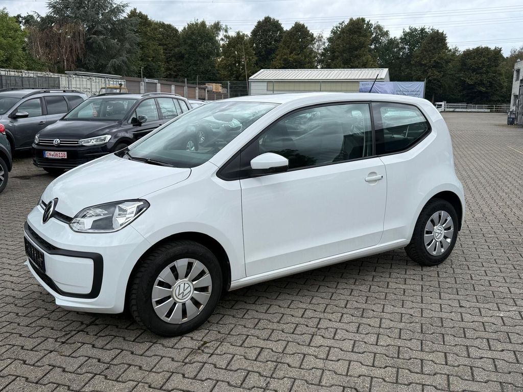 Volkswagen up! 2023 г. Белый, пробег 44000 км