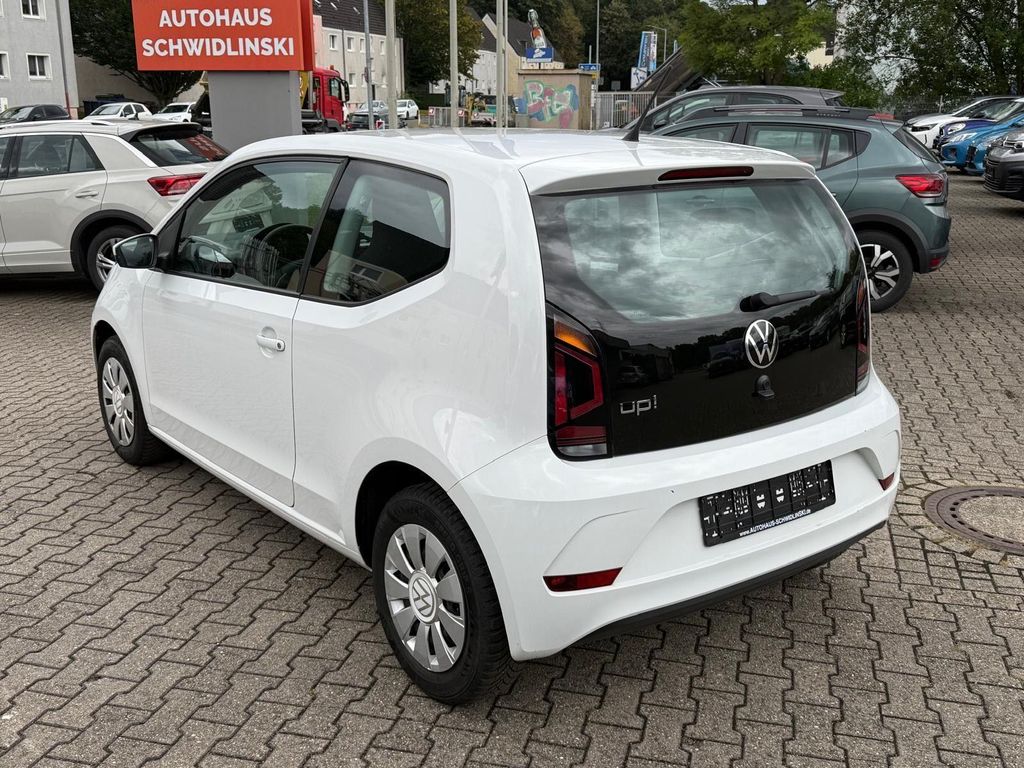 Volkswagen up! 2023 г. Белый, пробег 44000 км