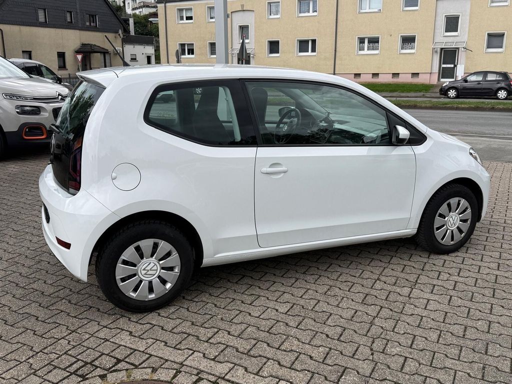 Volkswagen up! 2023 г. Белый, пробег 44000 км