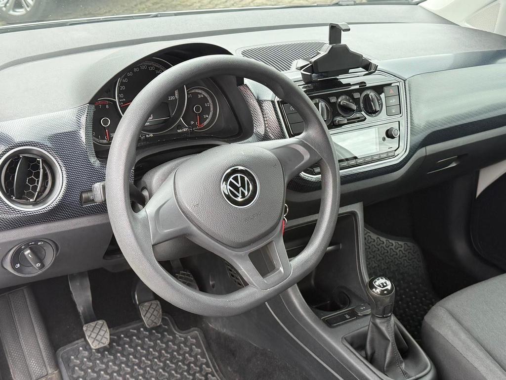 Volkswagen up! 2023 г. Белый, пробег 44000 км