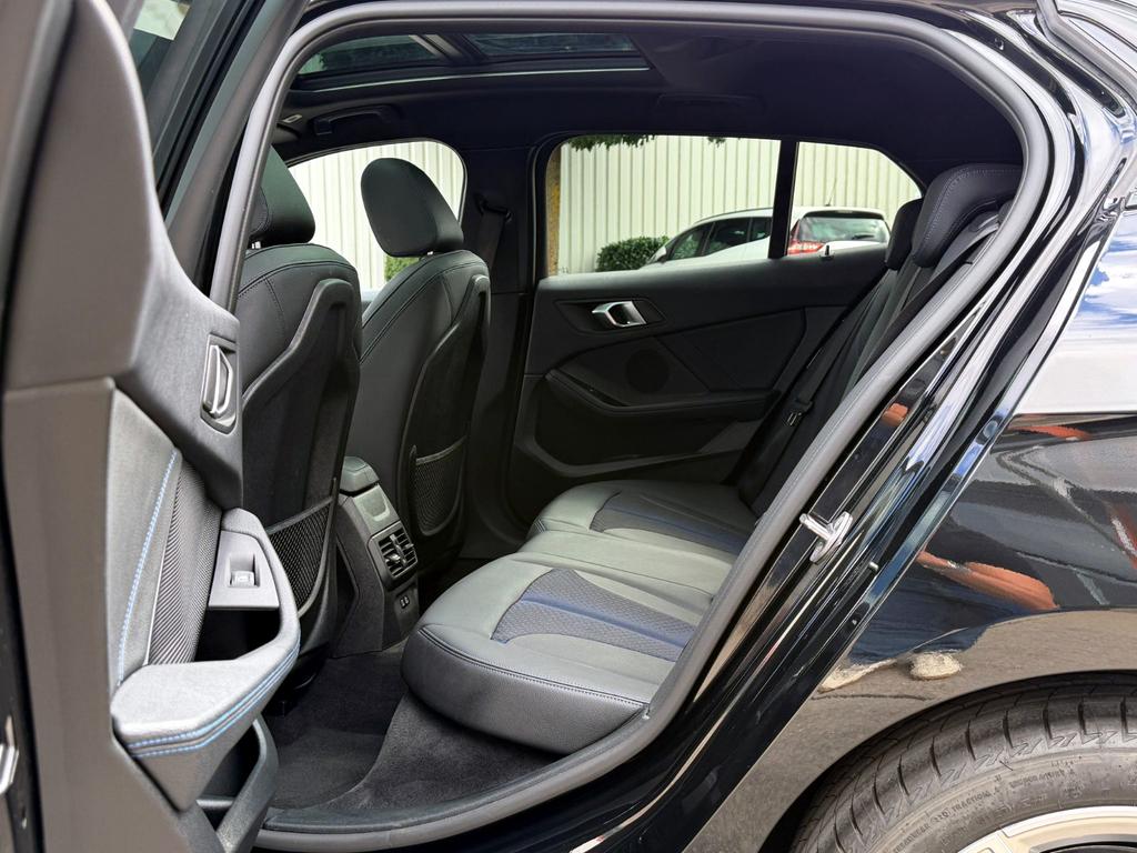 BMW 118 2023 г. Чёрный, пробег 12999 км