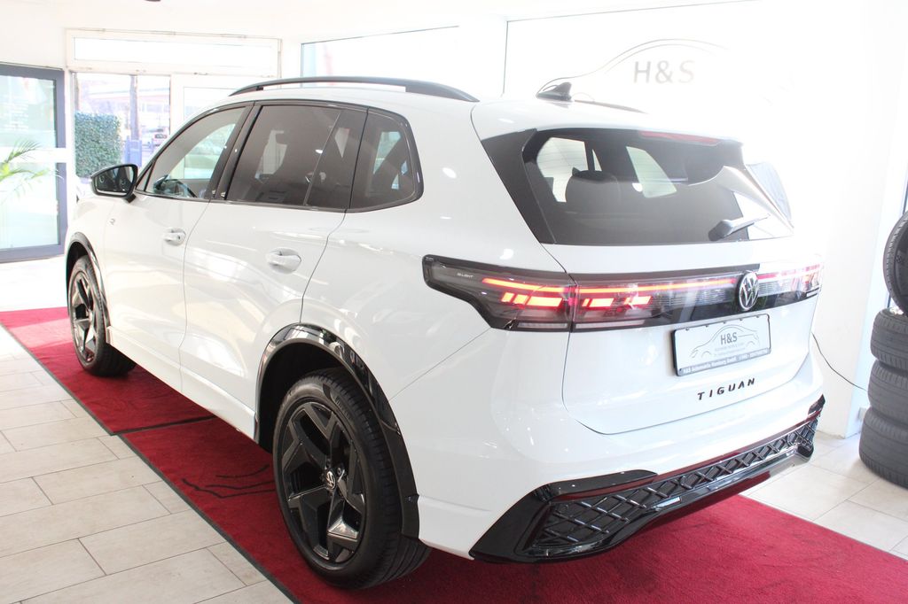 Volkswagen Tiguan 2024 г. Белый, пробег 27012 км