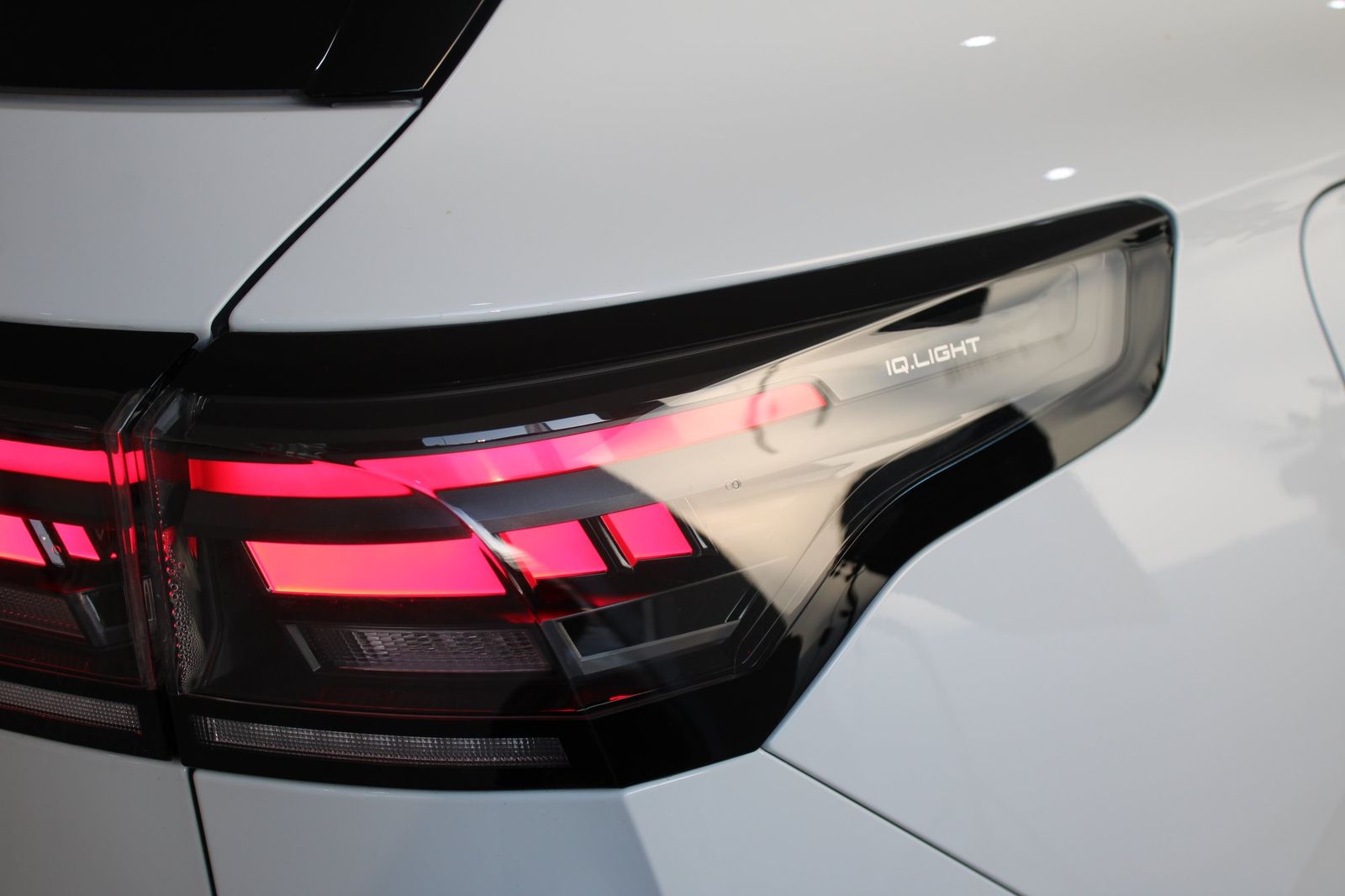 Volkswagen Tiguan 2024 г. Белый, пробег 27012 км