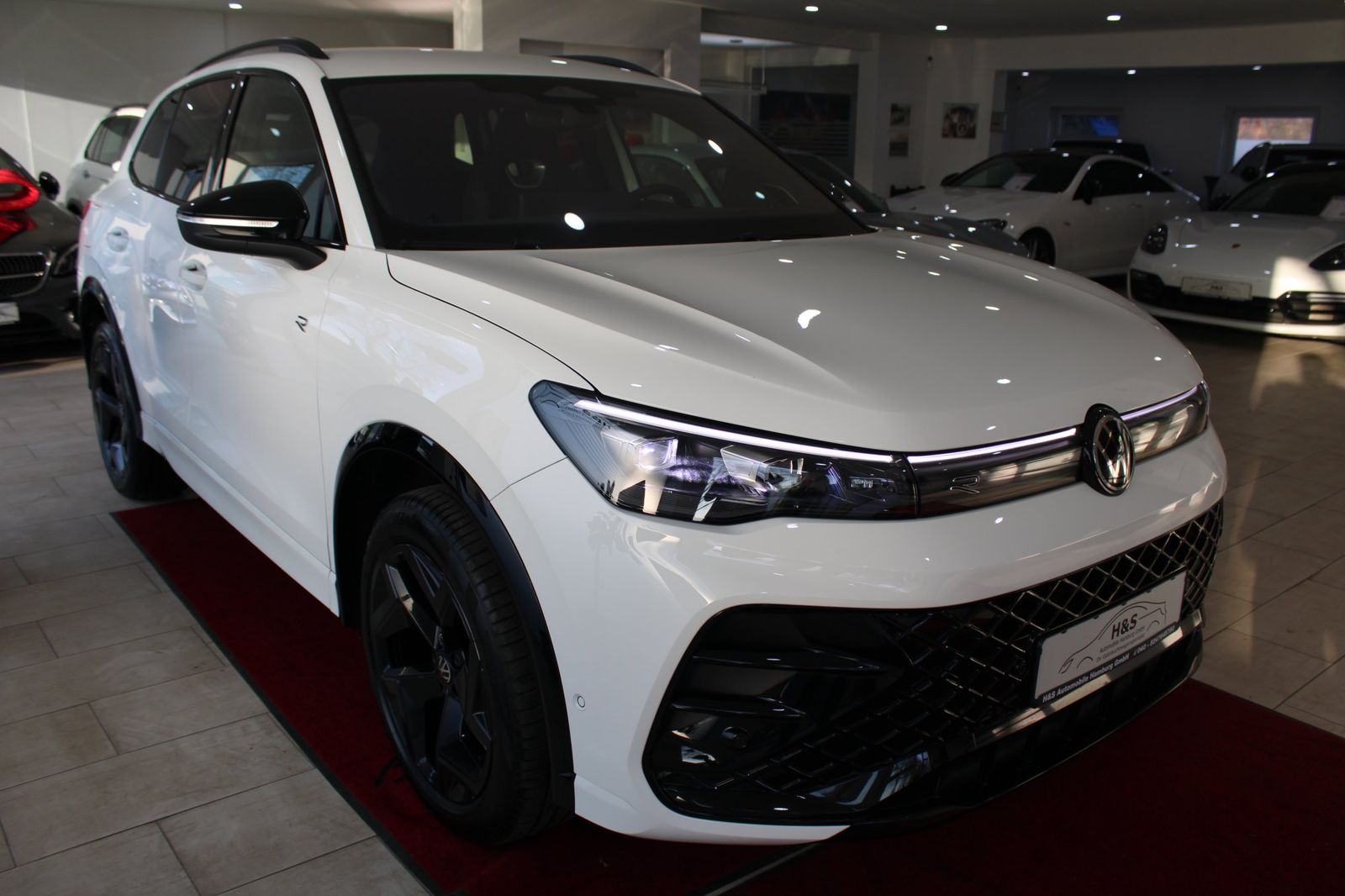 Volkswagen Tiguan 2024 г. Белый, пробег 27012 км