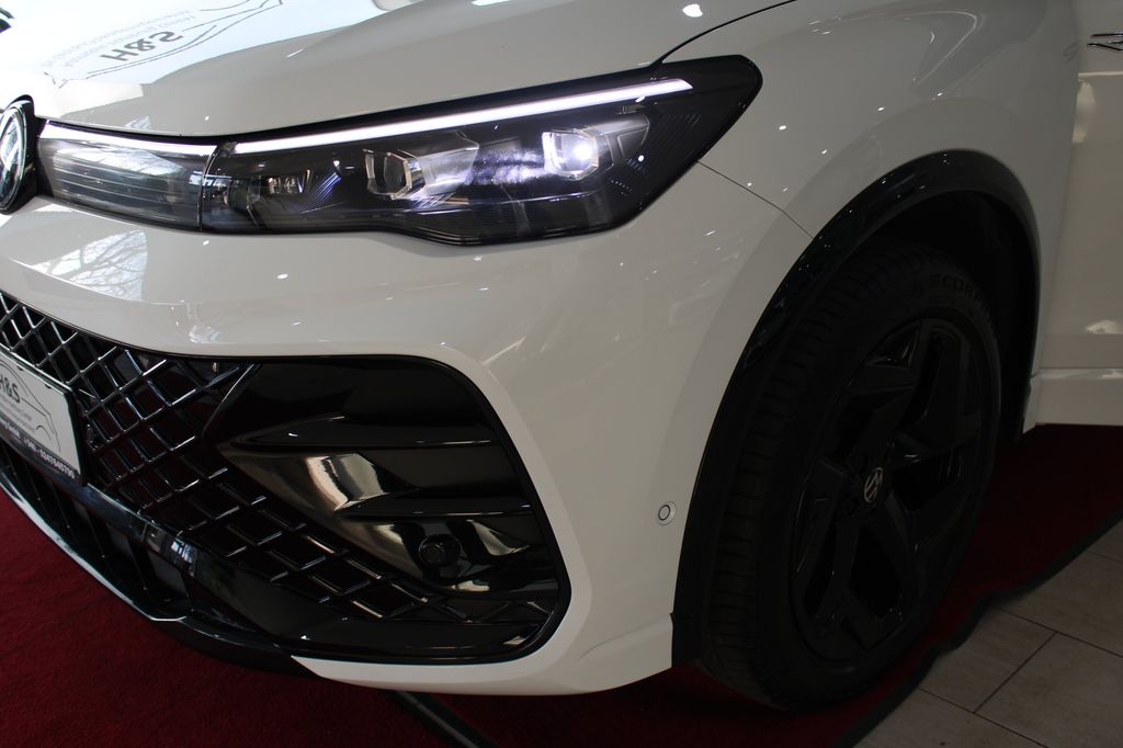 Volkswagen Tiguan 2024 г. Белый, пробег 27012 км