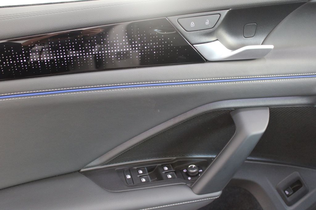 Volkswagen Tiguan 2024 г. Белый, пробег 27012 км