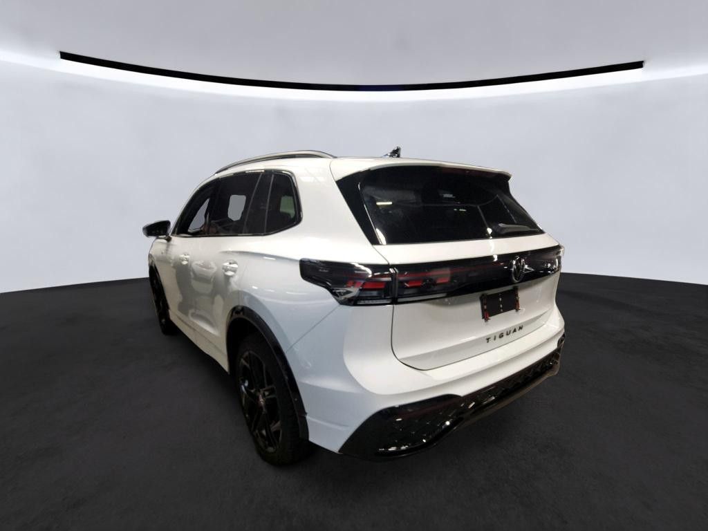 Volkswagen Tiguan 2024 г. Белый, пробег 39926 км