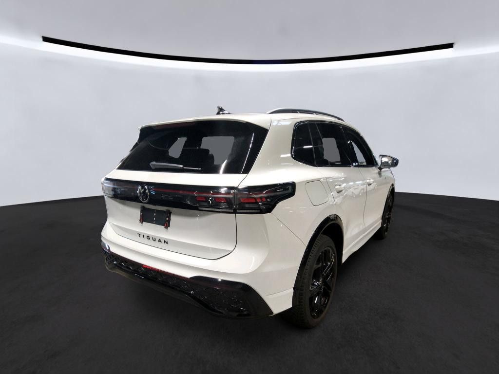 Volkswagen Tiguan 2024 г. Белый, пробег 39926 км