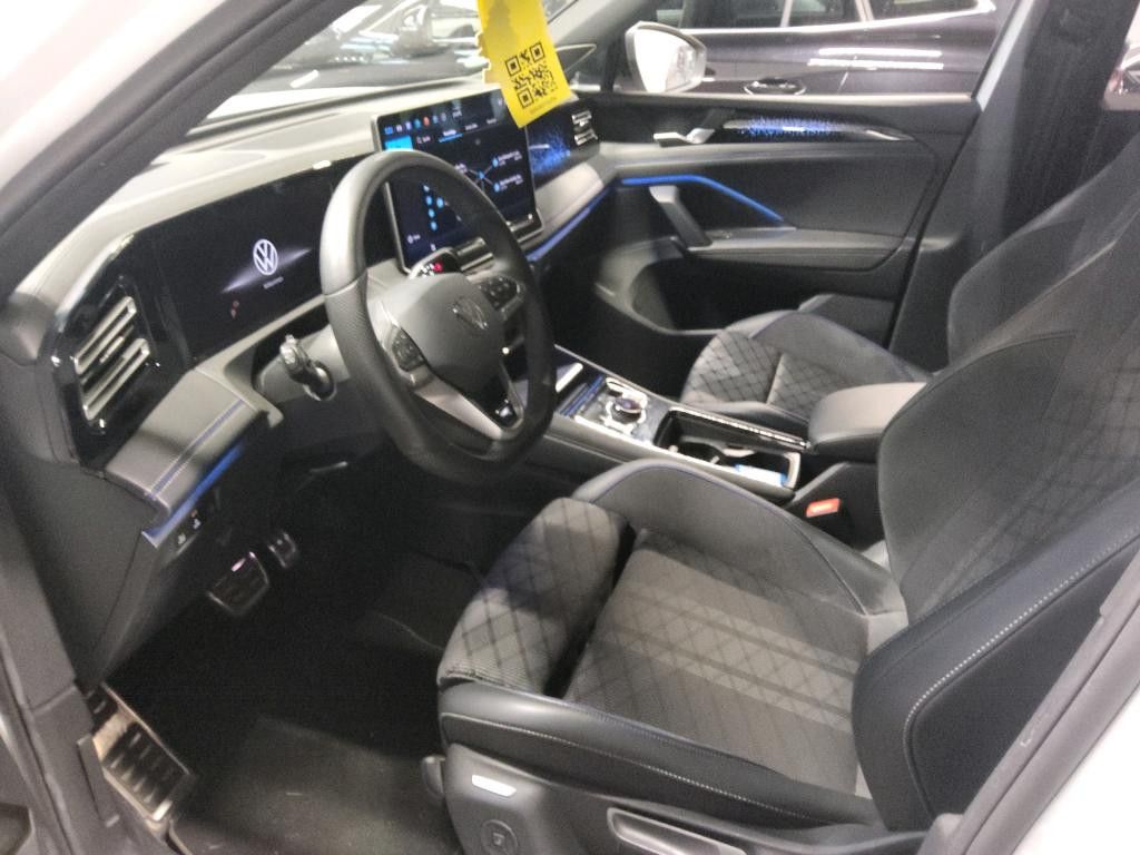 Volkswagen Tiguan 2024 г. Белый, пробег 39926 км