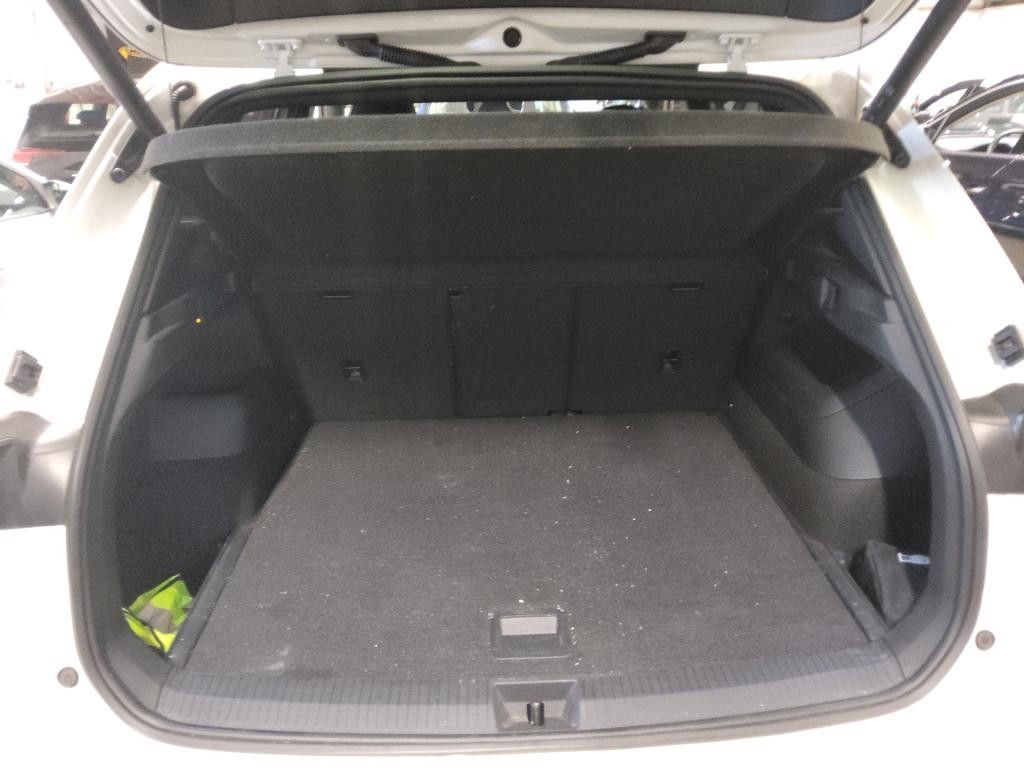 Volkswagen Tiguan 2024 г. Белый, пробег 39926 км