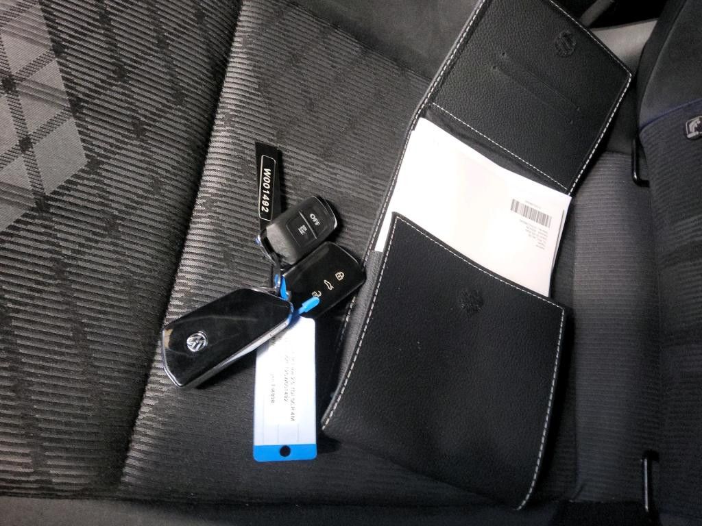 Volkswagen Tiguan 2024 г. Белый, пробег 39926 км