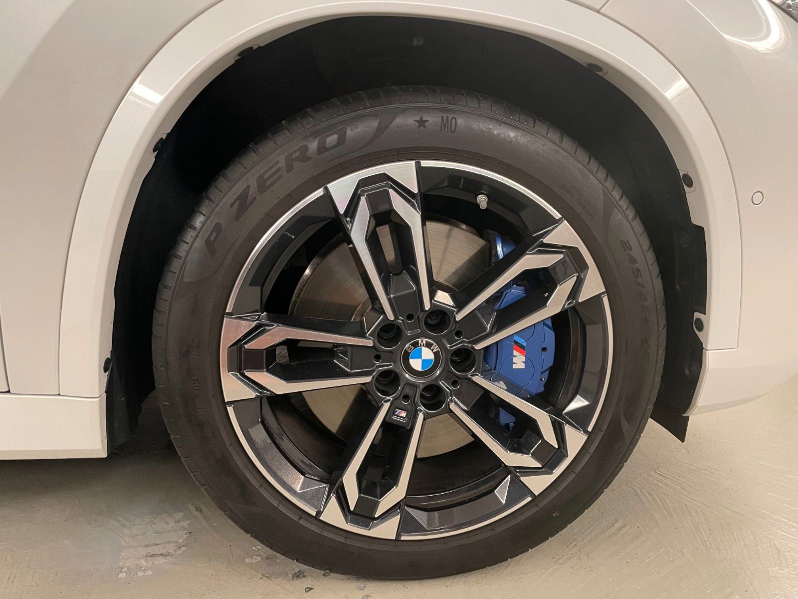 BMW X1 2025 г. Белый, пробег 25000 км