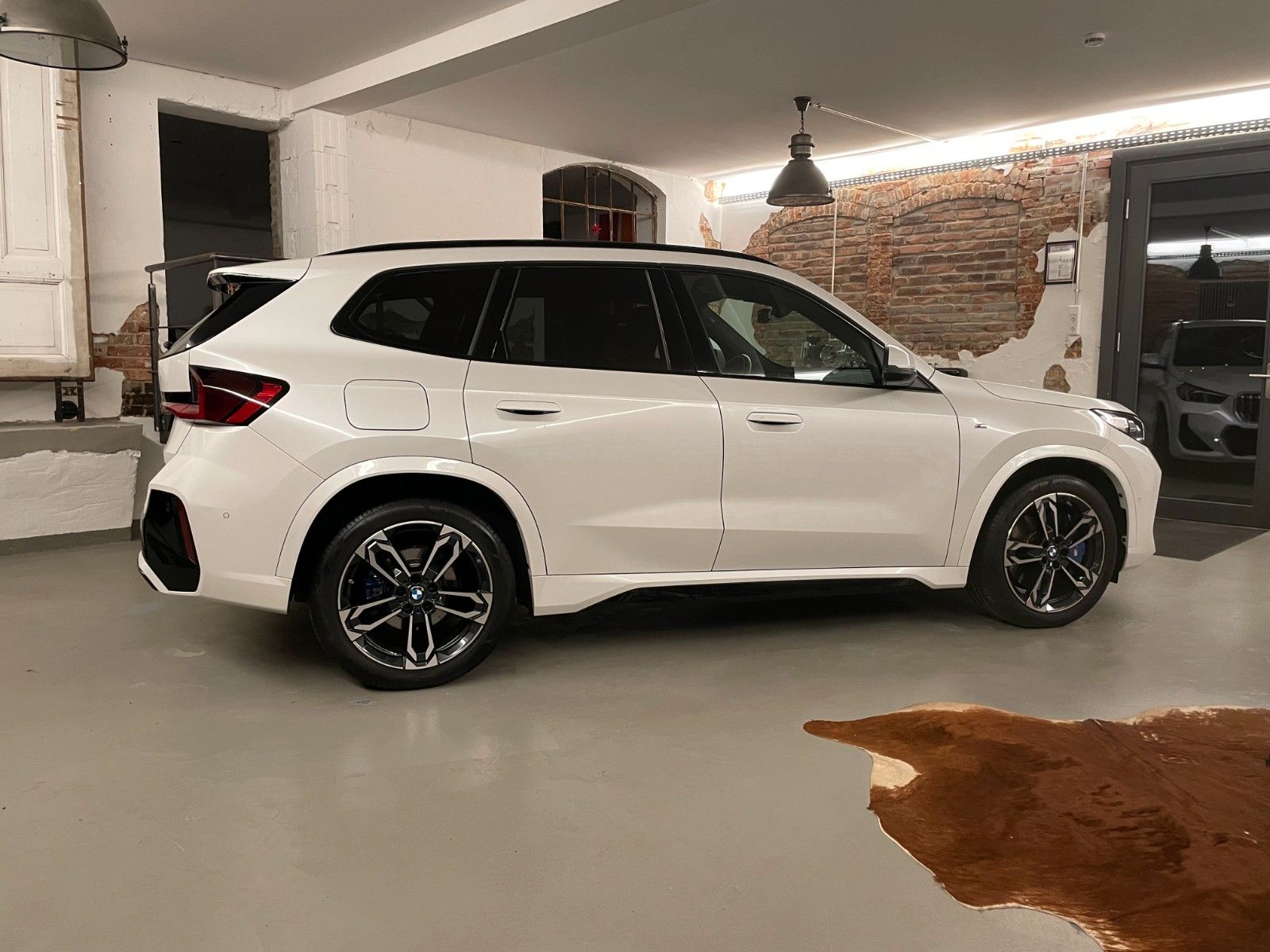 BMW X1 2025 г. Белый, пробег 25000 км