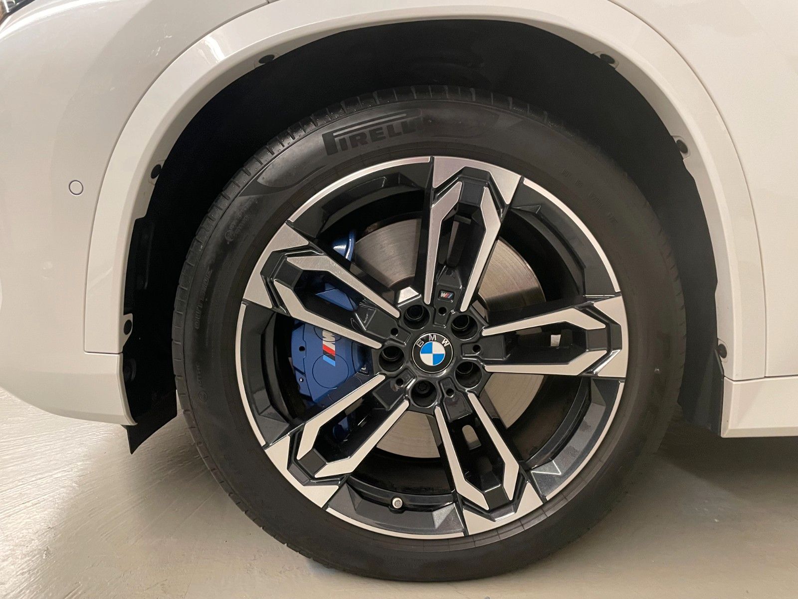 BMW X1 2025 г. Белый, пробег 25000 км