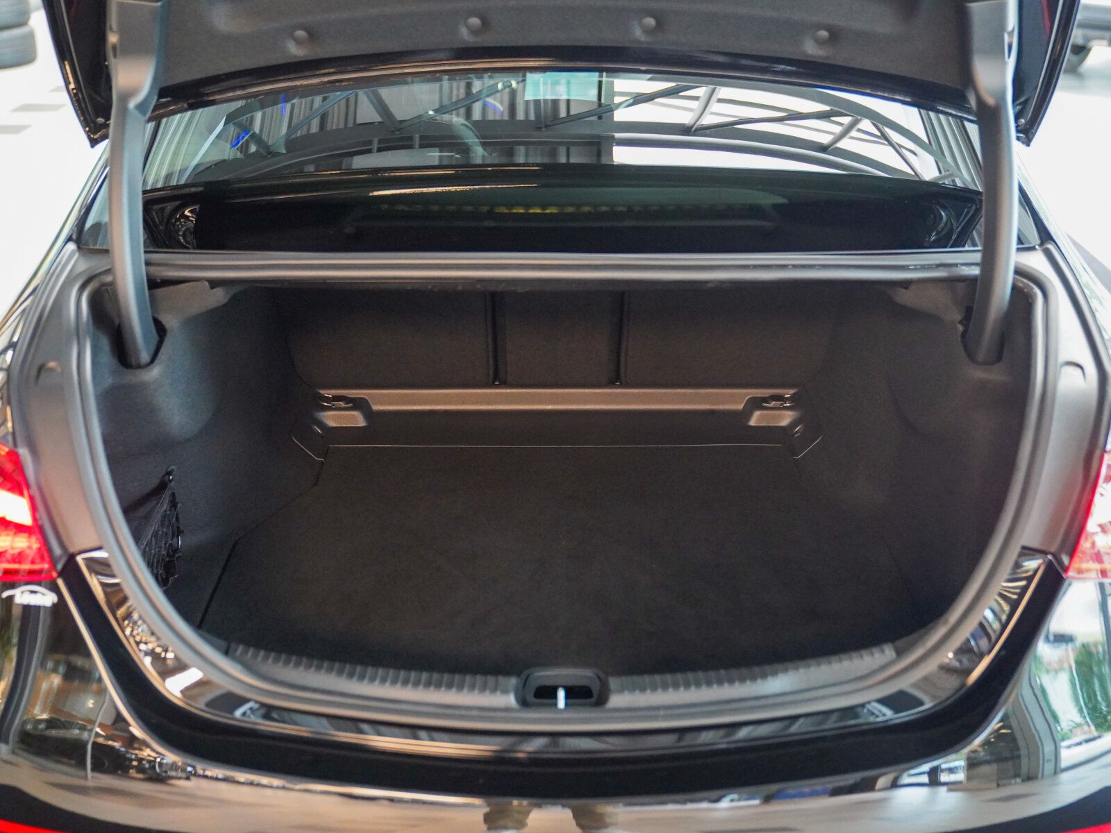 Mercedes-Benz C 180 2025 г. Чёрный, пробег 16138 км