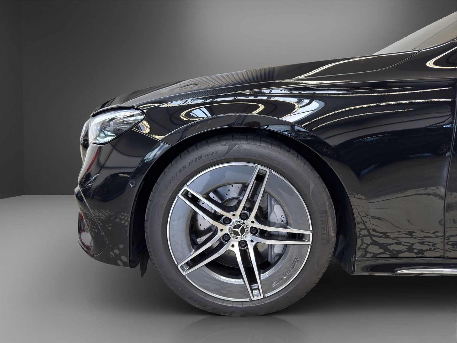 Mercedes-Benz E 450 2025 г. Чёрный, пробег 14150 км