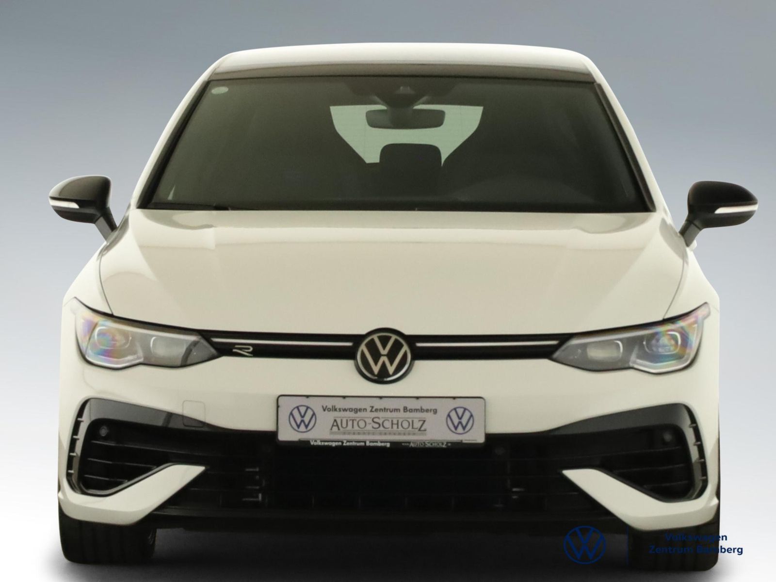 Volkswagen Golf 2023 г. Белый, пробег 22800 км