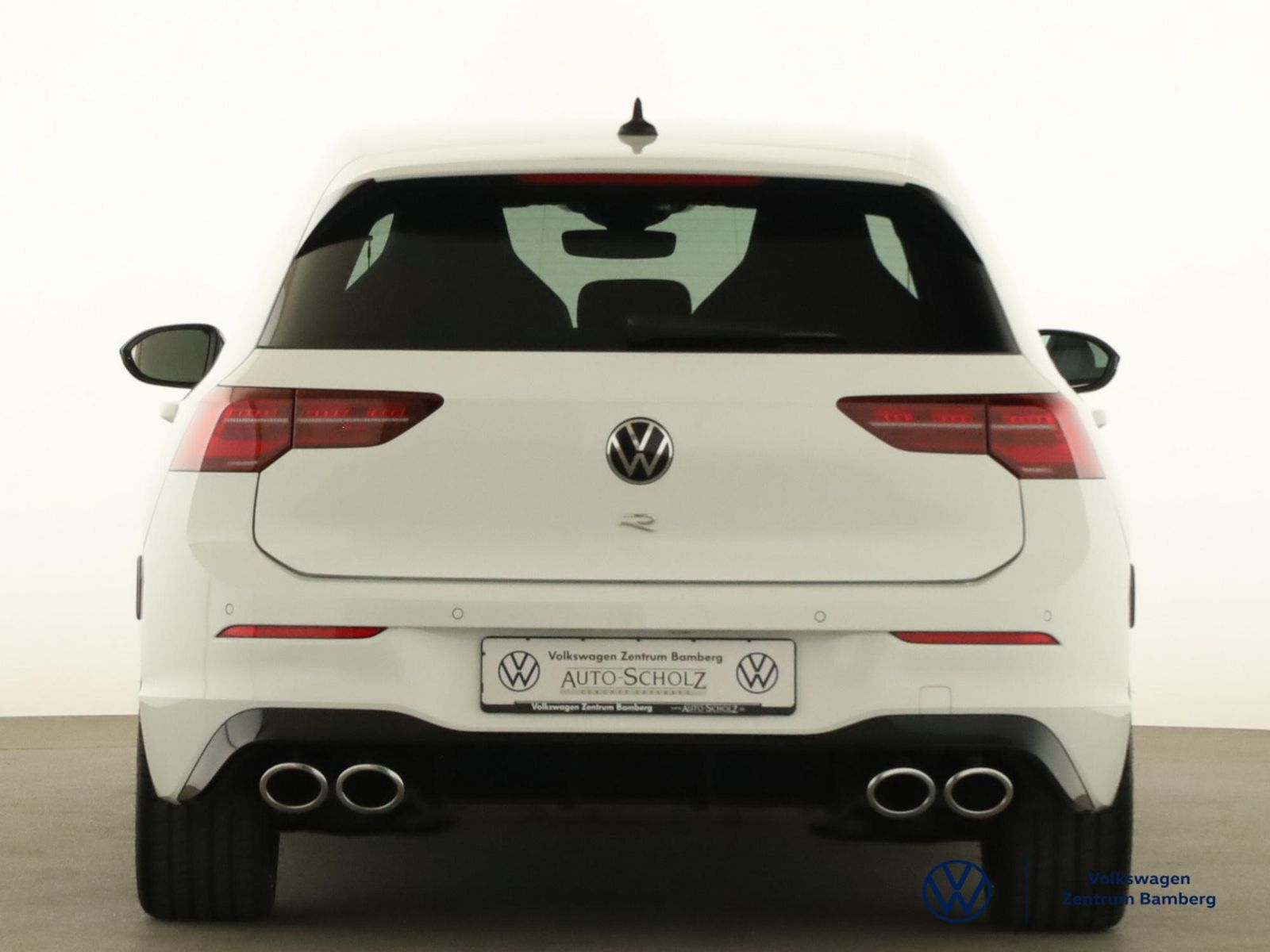 Volkswagen Golf 2023 г. Белый, пробег 22800 км