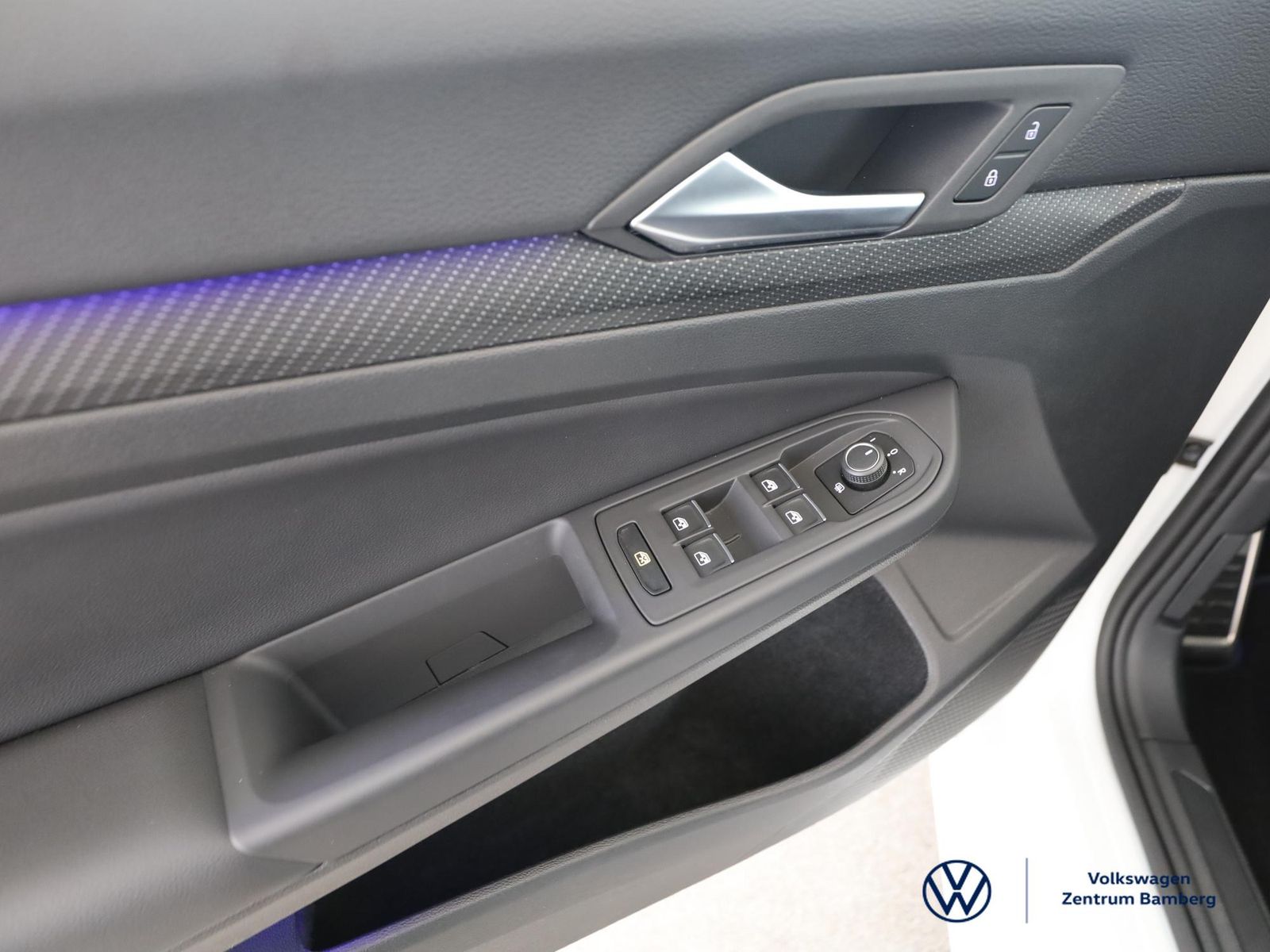 Volkswagen Golf 2023 г. Белый, пробег 22800 км