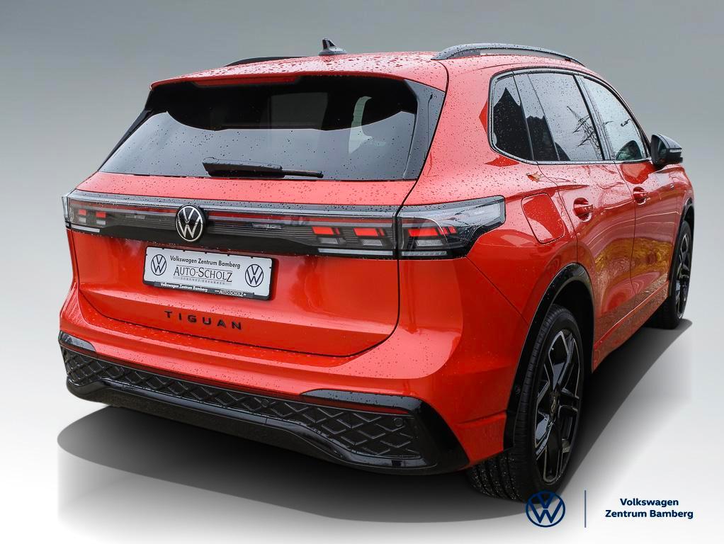 Volkswagen Tiguan 2024 г. Красный, пробег 26300 км