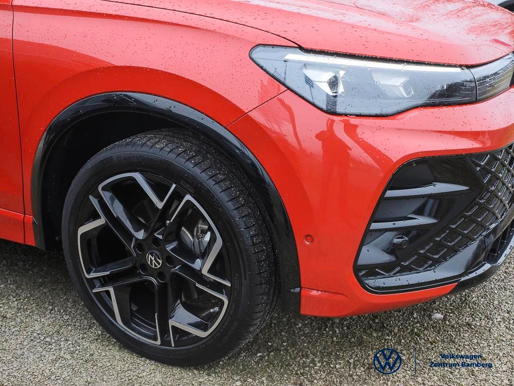 Volkswagen Tiguan 2024 г. Красный, пробег 26300 км