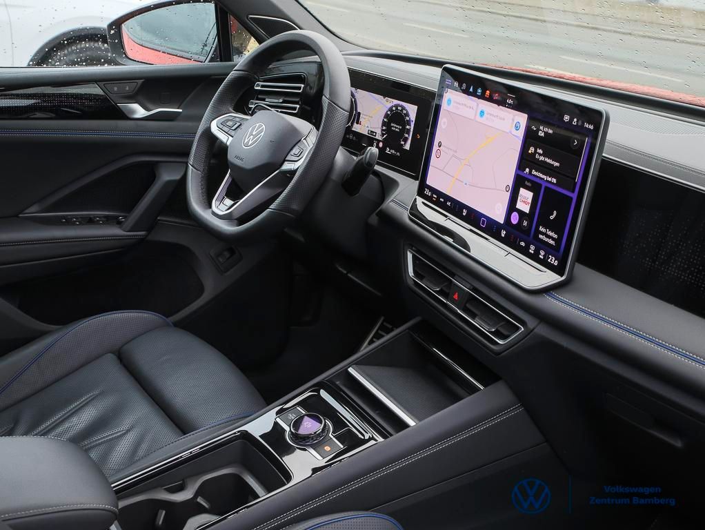 Volkswagen Tiguan 2024 г. Красный, пробег 26300 км