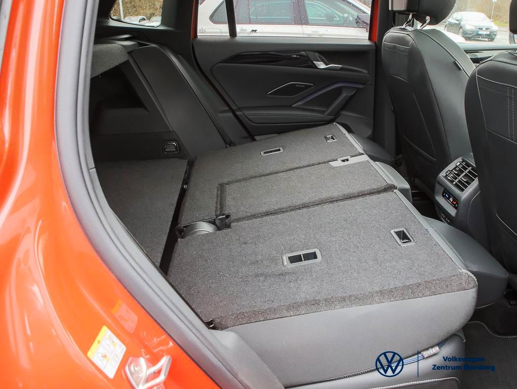 Volkswagen Tiguan 2024 г. Красный, пробег 26300 км