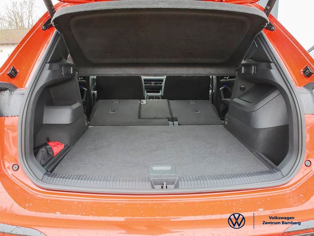 Volkswagen Tiguan 2024 г. Красный, пробег 26300 км