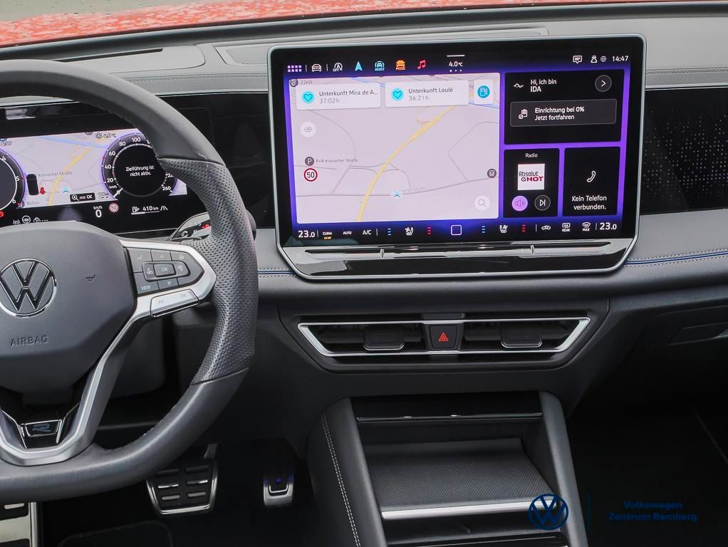 Volkswagen Tiguan 2024 г. Красный, пробег 26300 км