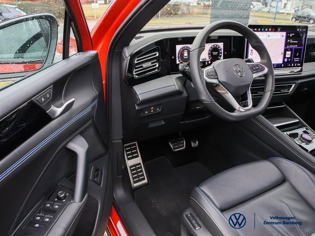 Volkswagen Tiguan 2024 г. Красный, пробег 26300 км