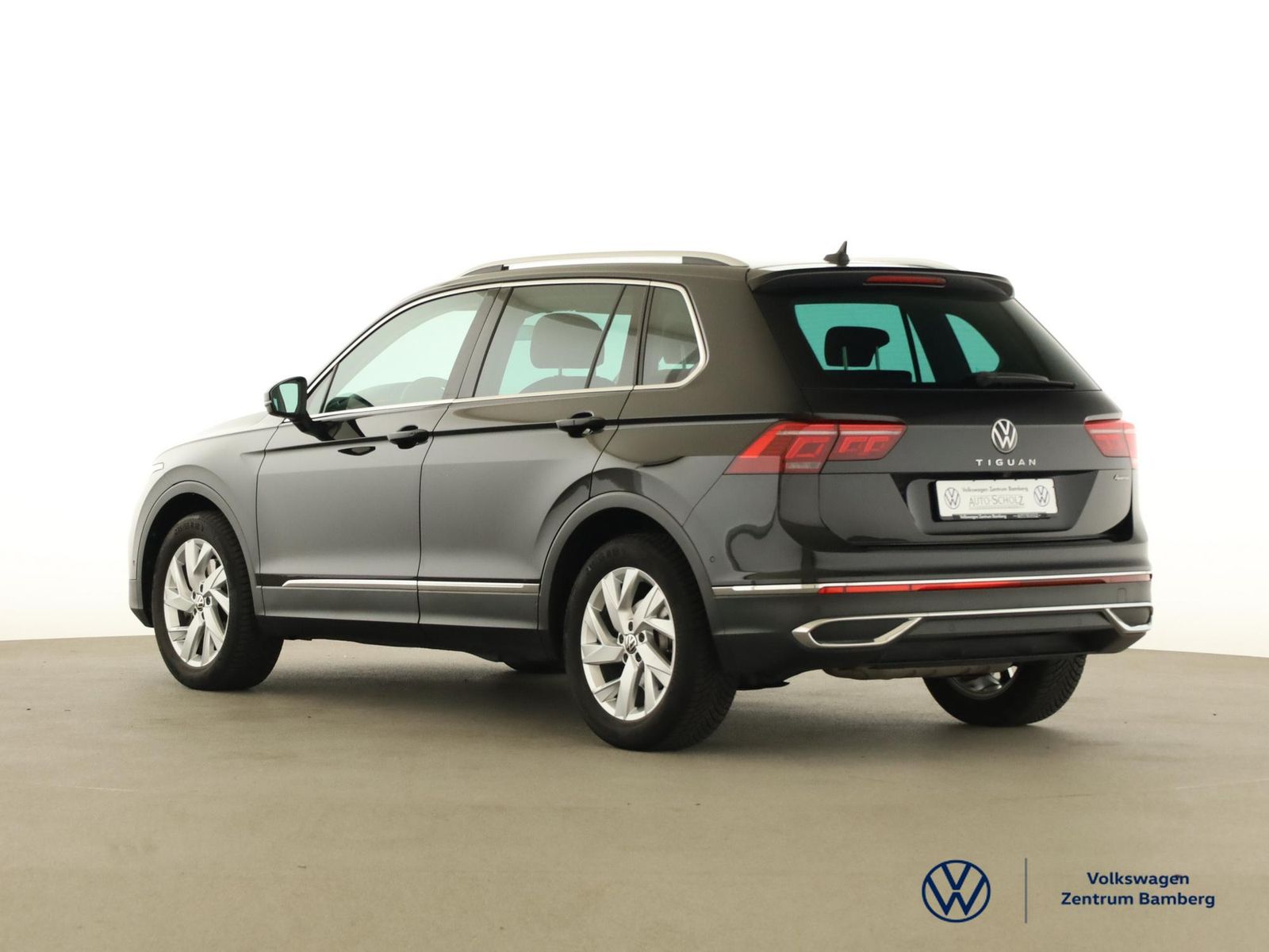 Volkswagen Tiguan 2022 г. Чёрный, пробег 41000 км