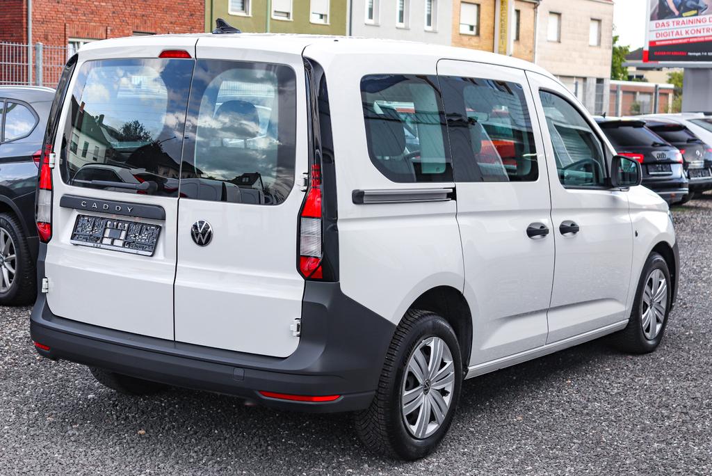 Volkswagen Caddy 2022 г. Белый, пробег 47000 км