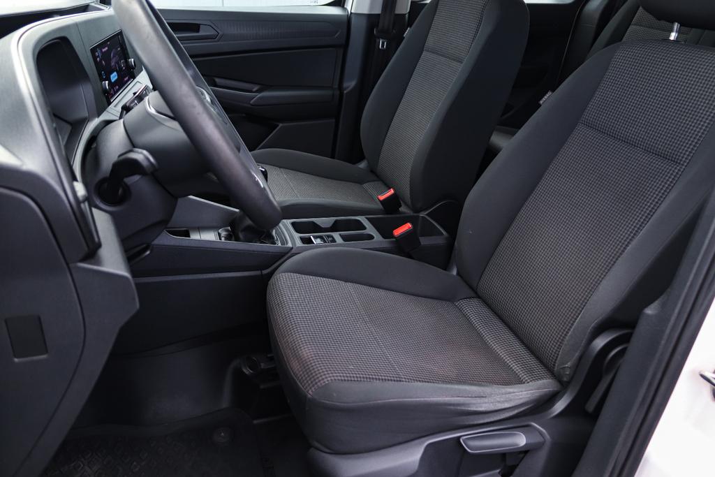 Volkswagen Caddy 2022 г. Белый, пробег 47000 км