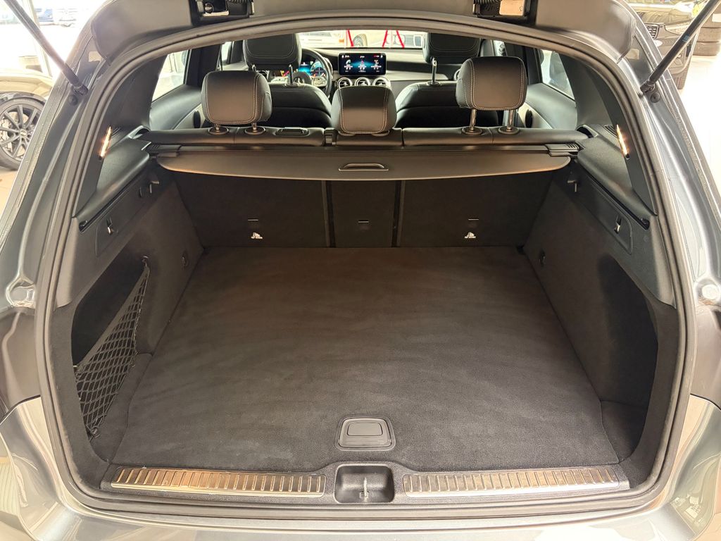 Mercedes-Benz GLC 300 2022 г. Серый, пробег 30900 км