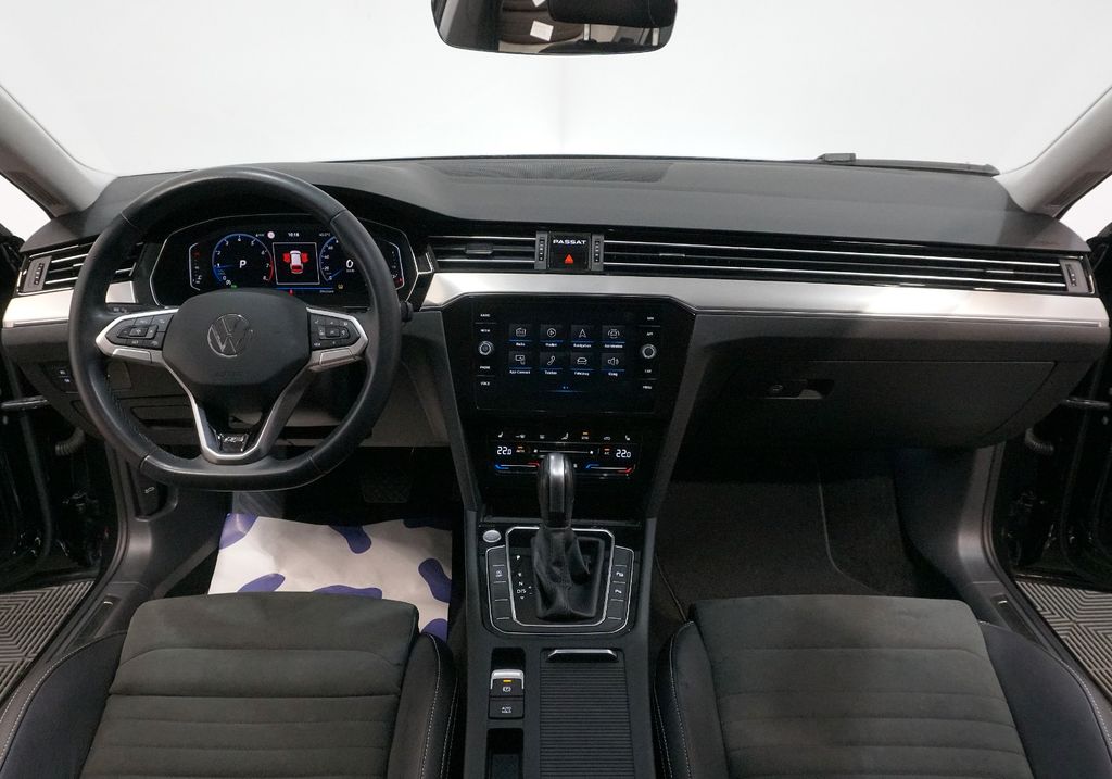 Volkswagen PASSAT VARIANT 2022 г. Чёрный, пробег 39431 км
