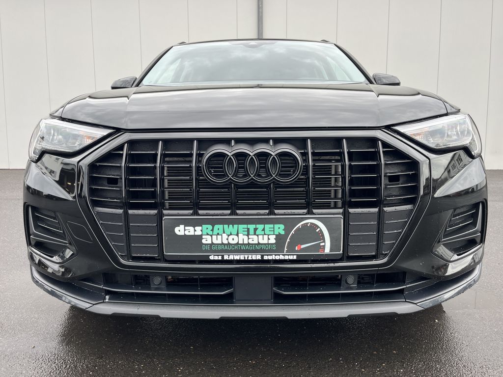 Audi Q3 2022 г. Чёрный, пробег 43728 км