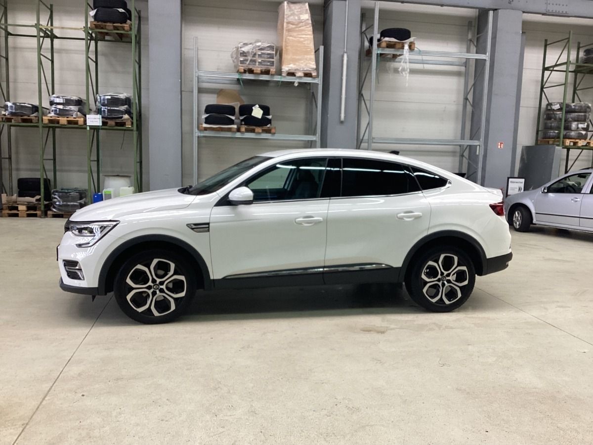 Renault Arkana 2023 г. Белый, пробег 44937 км