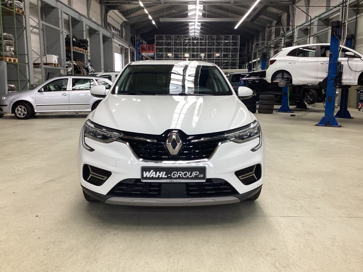 Renault Arkana 2023 г. Белый, пробег 44937 км